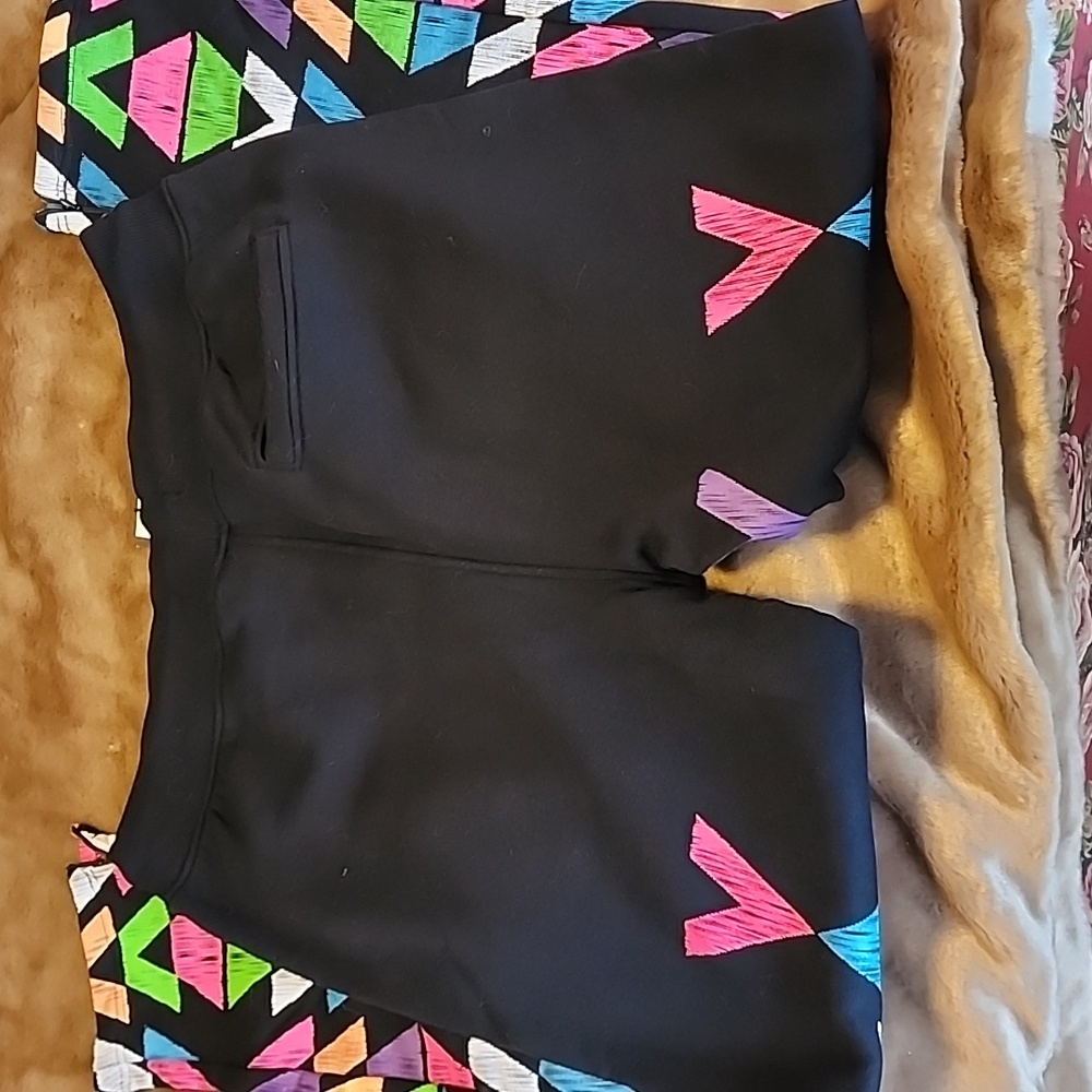 Create 2MRW Geometric Patterned Pants - Picture 3 of 3